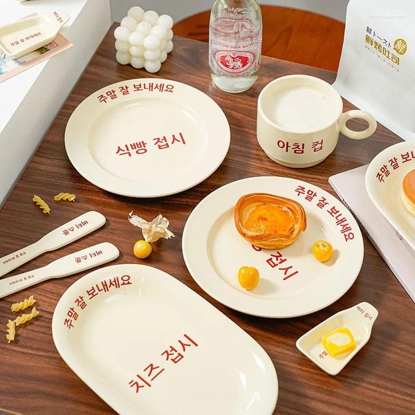 Assiettes en céramique avec lettres coréennes rouges, bol à Dessert, tasse à café, cuillère, cuisine, assiette de petit déjeuner domestique, vaisselle en porcelaine