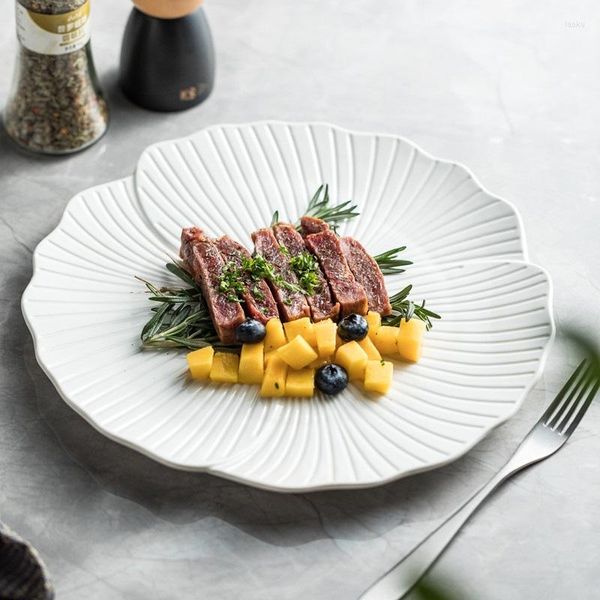 Platos Elegante plato de postre en forma de flor de cerámica Vajilla de estilo Ins Hermoso pétalo Perfecto para servir pan y pasteles