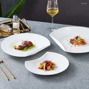 Platos de cerámica blanca para cena, vajilla de forma Irregular para el hogar, plato de postre para aperitivos, bandeja de Pasta para carne para restaurante