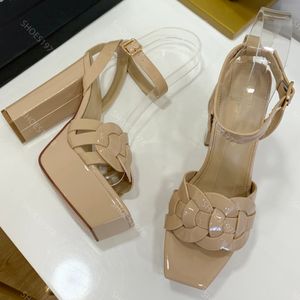 Talons de plate-forme Designers Chaussures de sandales entre verrouillage pour femmes Classiques de mode Crystal Bouton Patent Cuir 12,5 cm Chaussures à talons hauts Sandale talon 35-41 avec boîte