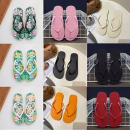 Platform Sandals Designer Slippers Fashion Outdoor Classic Pinched Beach Alphabet Print Flip Flops Summer Flat Casual Shoes G 83