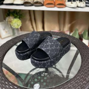 Platformschuifontwerper Sandaal Slippers Rubberglaasjes Retro zomer Vintage Zwarte Witte kleur Sandalen met doosmaat 35-46