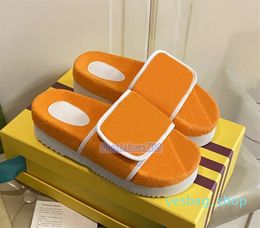 Plate-forme de plate-forme de coton Sponge magique Raquette de plage Sandales en relief Chaussures en relief orange noir blanc hommes femmes Chaussures de créateurs