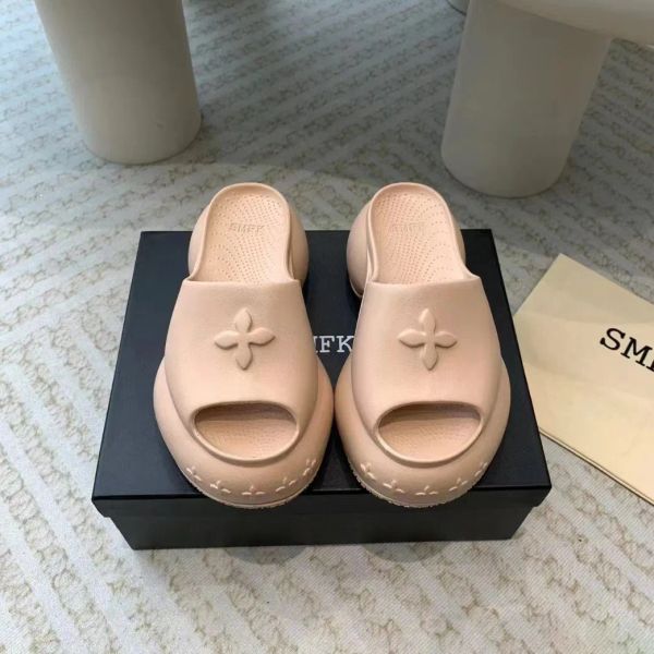 Platform Slippers Sliders Man Salles de luxe Sandales Lovely Mule Rubber Woman Loafer Home Slide Pish Pool NOUVELLES chaussures décontractées à l'extérieur Sandale Wholesale