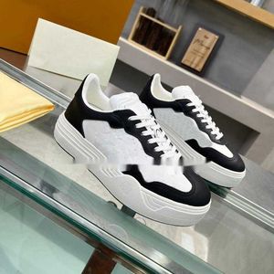 Sneakers de plate-forme Femmes Chaussures plates en relief Classic Classic Skin Black and White Fashion Printing Trainers Taille 35-41