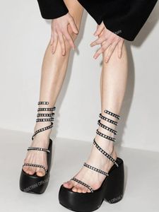 Platformpartjes dikke sandalen voor dames enkelriem gothic gothic modemerk schoenen vrouw zomer grote size 230703