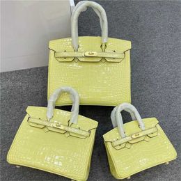 Platino Luxury Bag Hand Crocodile Crocodile Color Vacada Pollo Amarillo Ambiente de moda de alto grado Portable Bolsa de mensajero de un solo hombro