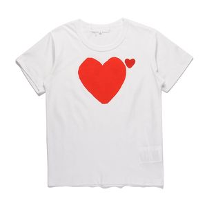 Play Fashion Mens T Shirt Diseñador Red Heart Women Mujeres Commes des Camisetas Insignia Quanlity Bordado de algodón Bordado de manga corta Polo Top Top Ckim Zrou 41