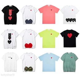 Jugar Moda Camisetas para hombre Diseñador Camisa de corazón rojo Camiseta casual Bordado de algodón Camiseta de manga corta de verano
