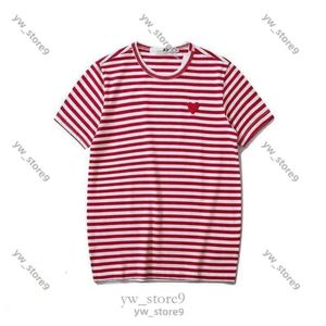 Jouer à des mâles comes des garcon et à manches longues comes t-shirt Designer Broidered Red Heart Love Black and White Stripes Loose Short Sheeve plus taille 6ae1