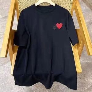T-shirts pour hommes Mode Mens Play T Designer Red Heart Shirt Commes Casual Femmes Chemises Des Badge Garcons Haute Quanlity T-shirts Coton Broderie 11