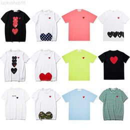 Play Mens Camisetas Diseñador de moda Camisa de corazón Red Camiseta Camiseta informal Algodón Bordado bordado Camiseta de verano de manga corta