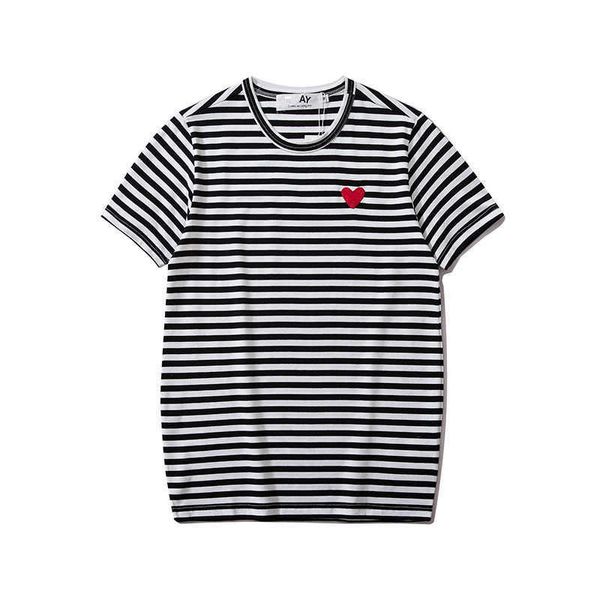 Jouer au t-shirt comes des garcons couple et féminin couple de t-shirts à manches longues concepteur brodée le coeur rouge amour noir et blanc rayures en vrac à manches plus courtes plus 22