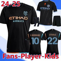 Version des fans de joueurs Maillots de football 2023 2024 2025 New York City FC BAKRAR S.RODRIGUEZ J.FERNANDEZ WOLF KEATON THIAGO MARTINS OJEDA SANDS 24 25 Chemise de football pour hommes et enfants