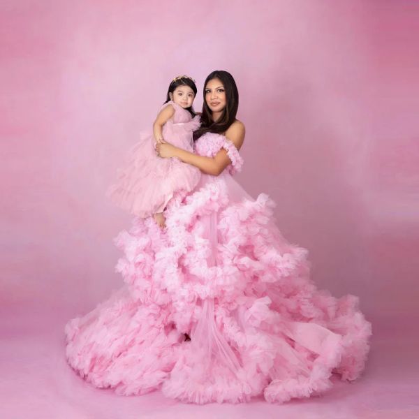 Robe mère et fille en Tulle à volants plissés Grossesse maille luxuriante à volants fête d'anniversaire robes en Tulle fente avant robes longues baby shower