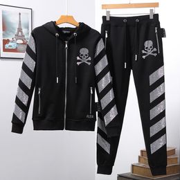 Plein Bear Hommes Sweat À Capuche Veste Pantalon Crystal Skull Survêtement Hommes Sweats À Capuche Survêtements Occasionnels Jogger Vestes Pantalons Ensembles Costume De Sport 74166