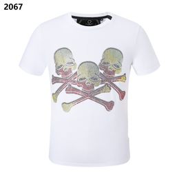 PLEIN BEAR T SHIRT Mens Designer Tshirts Marque Vêtements Strass PP Skull Hommes T-SHIRT COL ROND SS SKULL ET PLEIN AVEC CRISTAUX Tshirt Top Tees P2102