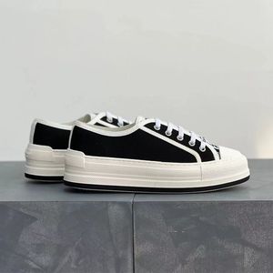 Gymschoenen Tennis Lage tops Sneakers voor dames Groene en rode webschoenen Klassieke canvas sneaker Ontwerpers Platformschoen Mesh Vrijetijdstrainer