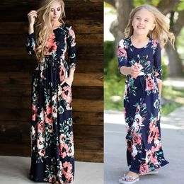 Plus taille 2024 Flower Imprimer Famille Matching Robe Vêtements de vacances pour femmes maman et moi robe maxi longue débardeur 240430
