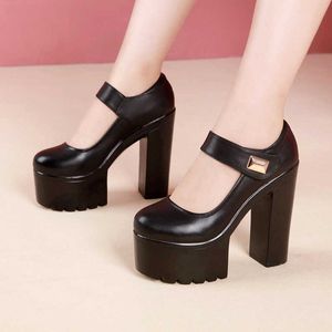 Grande taille 32-43 bloc talon plate-forme pompes femmes chaussures 2021 printemps automne Mary Jane chaussures talons hauts chaussures dames noir blanc X0526