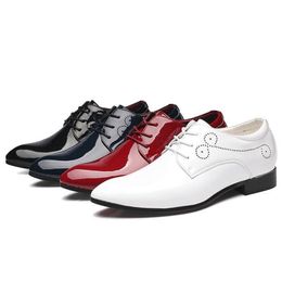 Grande taille 38-48 Design italien hommes mode en cuir verni chaussures habillées hommes chaussures plates décontractées chaussures de travail de fête Sapatos