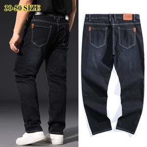 Plus Taille 42 44 46 48 50 52 Jeans en vrac pour hommes Style classique Pantalon en denim extensible droit Pantalon de marque masculine Noir Bleu 201116