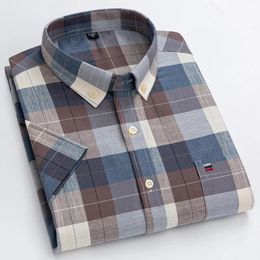Grande taille 6XL7XL chemises d'été pour hommes Oxford rayures verticales à manches courtes Standardfit lâche Plaid solide coton doux homme chemise 240328