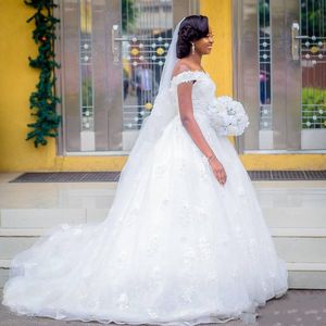 V Cou Nouvelle Élégante Longue Princesse Robes De Mariée Appliques Haute Qualité Bandage Superbe Plus La Taille Une Ligne Dentelle Robes De Mariée