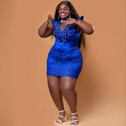 Plus taille aso ebi robes cocktails bleu royal à manches courtes à cou courte en dentelle perle cassel court mini-robes gradduation robes robes de fête d'anniversaire pour les femmes nigériaes c040