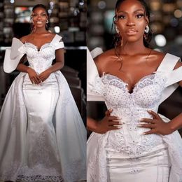 Grote maten Aso Ebi fulllace trouwjurken zeemeermin off-shoulder satijnen kanten bruidsjurk met afneembare trein landjurk voor Afrikaanse Arabische zwarte vrouwen CDW040