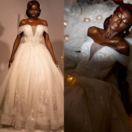 Robe de mariée Aso Ebi grande taille, épaules dénudées, robe de bal pour femmes noires africaines, magnifique robe de mariée en dentelle et perles en tulle pour mariage CDW177