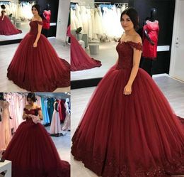 Plus size bordeaux baljurk quinceanera jurken gezwollen geappliceerd off-shoulder zoete 16 meisjes formele prom party optocht jurken op maat gemaakt