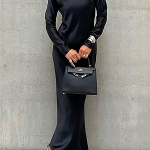 Plus la taille Robes Clacive Casual Noir Satin Femmes 2023 Élégant O Cou À Manches Longues Cheville Longueur Robe De Mode Simple Soyeux Femme 230803