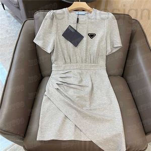 Plus la taille Robes designer Lettre Badge Tricoté Pour Les Femmes Irrégulière Mince Sexy Longues Jupes D'été Style De Vacances Lady Casual Robe KMCF