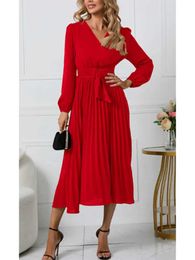 Plus size jurken Europese en Amerikaanse plus size sexy v-neck geplooide feestjurk vrouwen elegant met riem lange slve robe femme rode maxi vestido t240518
