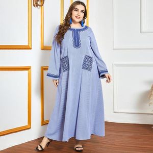 Plus size jurken vrijdag in boho mode casual losse streep resort blauw geborduurde maxi jurk voor vrouwen elegante o-neck vestidos