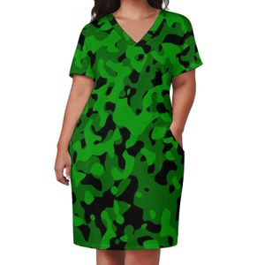 Grote maten Jurken Groene Camouflage Jurk Maat Abstract Ontwerp Print Street Fashion Casual Vrouwelijke Zomer V-hals Modern Gift 230613