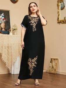 Plus size jurken dames mode vrouw zomermaat ronde nek korte mouw vintage bloemen borduurwerk losse casual zwarte jurk 230130