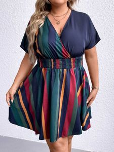 Plus size jurken Plus size wrap v nek vrouwen jurk kleur bloack short slven vrouwelijk gewaad elastische taille jurken zomer herfst herfst elegante doek y240510