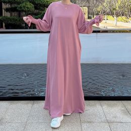 Plus-Size-Kleider unter Abaya, inneres langes Slip-Kleid, einfarbig, gesmokte Manschetten, islamische Kleidung, muslimische Frau, lässig, Dubai Turk, bescheidene Hijabi-Robe 231117