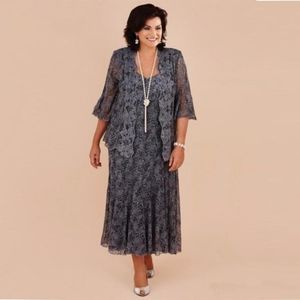 Plus size grijze kant moeder van de bruid jurken met jas thee lengte bruiloftsjurk formeel vestido de renda op maat gemaakt 256e