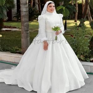 Plus Size Moslim Islamitische Trouwjurk 2024 Pailletten Lange Mouw Baljurk Kerk Bruidsjurken Met Veren Hoge Hals Tuin Landelijke Stijl Robe De Mariee Vestios Novia