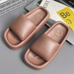 Plus size toiletheren slippers Luxe rubberen sandalen voor mannen sportschoenen jongen sneakers sneakersy trending leuk