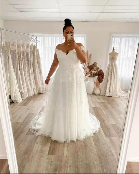 Robe de mariée grande taille Une ligne col en V sur l'épaule en dentelle Grandes robes de mariée Appliques Zip Back Superbes robes de mariée Lady Blanc Ivoire