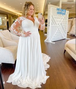 Robe de mariée grande taille en mousseline de soie élégante train royal à manches longues en dentelle appliques col en v robes de mariée simple grande taille pour les femmes