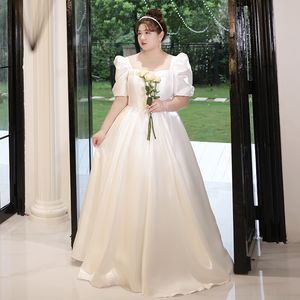 Robe de mariée grande taille Satin élégant Scoop manches courtes à lacets dos robes de mariée tissu de haute qualité