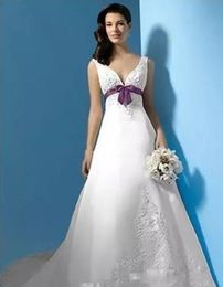 Plus size branco e roxo vestidos de casamento longo a linha império cintura com decote em v contas apliques cetim varredura trem vestidos de noiva personalizado m256h