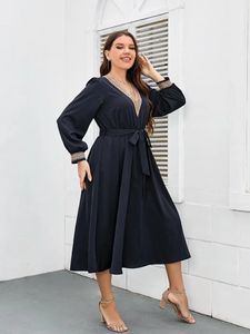 Plus size dames jurk v nek lange mouwen gewaad raast gordel vaste kleur herfst vrouwelijk elegante feestjurk kleding 240410