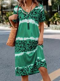 Tamaño de gran tamaño para mujeres Tinte de vestir para mujer Leopardo manga corta V Cuello leve el verano 240410