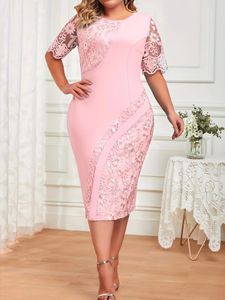 Robe de femmes plus taille grande taille épissée en dentelle brodée mincer